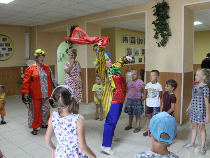 Детский фольклорный праздник «Солнышко играет, на Петров день всех собирает»