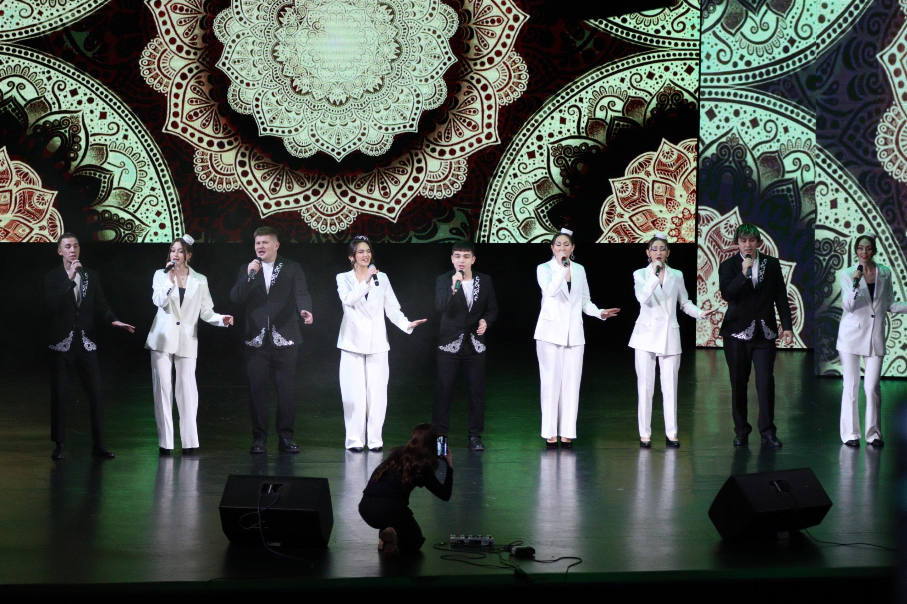 Концерт народного татарского эстрадного ансамбля «Лэззэт»