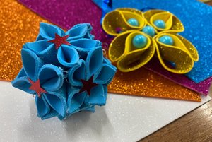 Мастер-класс «Блестящее чудо: создаем елочную игрушку из фоамирана»