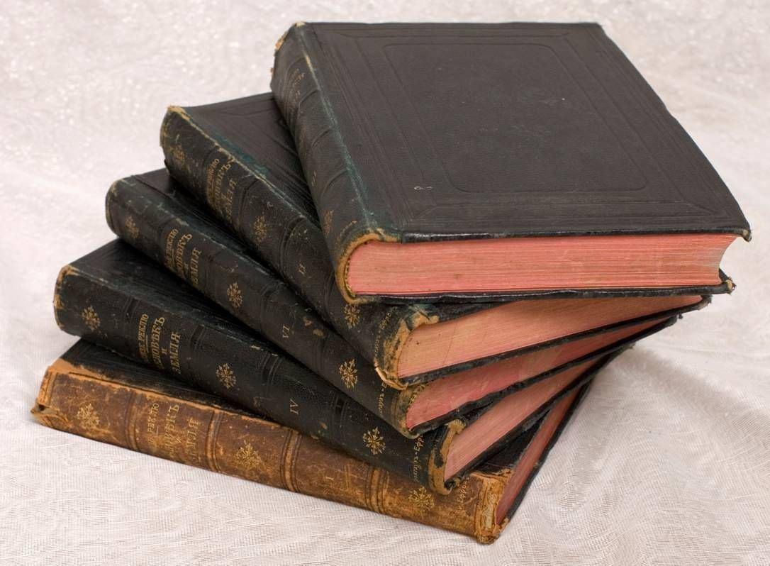 Выставка-раритет «Книги – долгожители фонда»