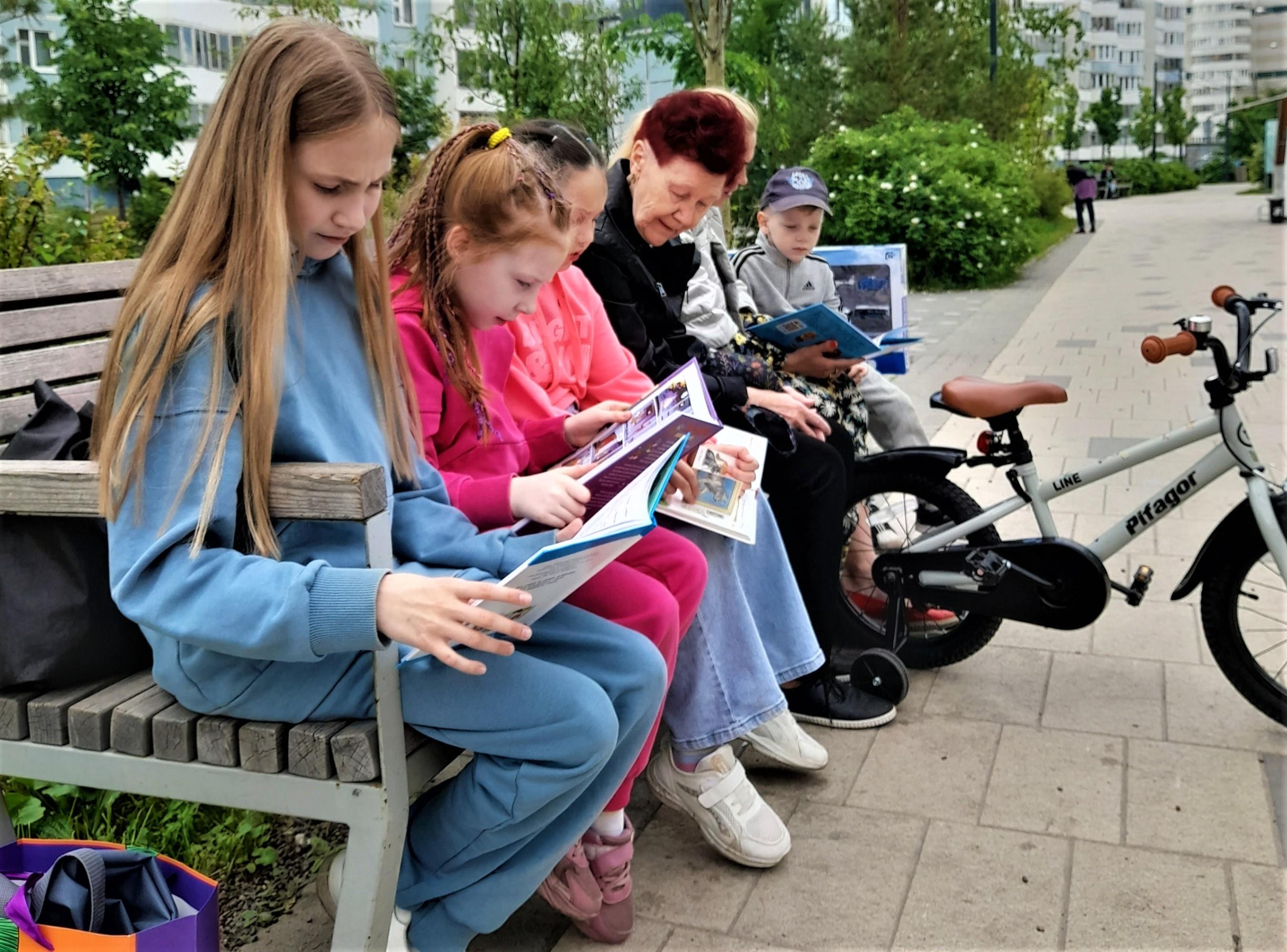 Книжная выставка «Фильм, фильм, фильм!»