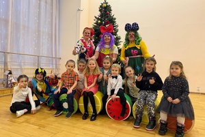 «Праздник у елки»