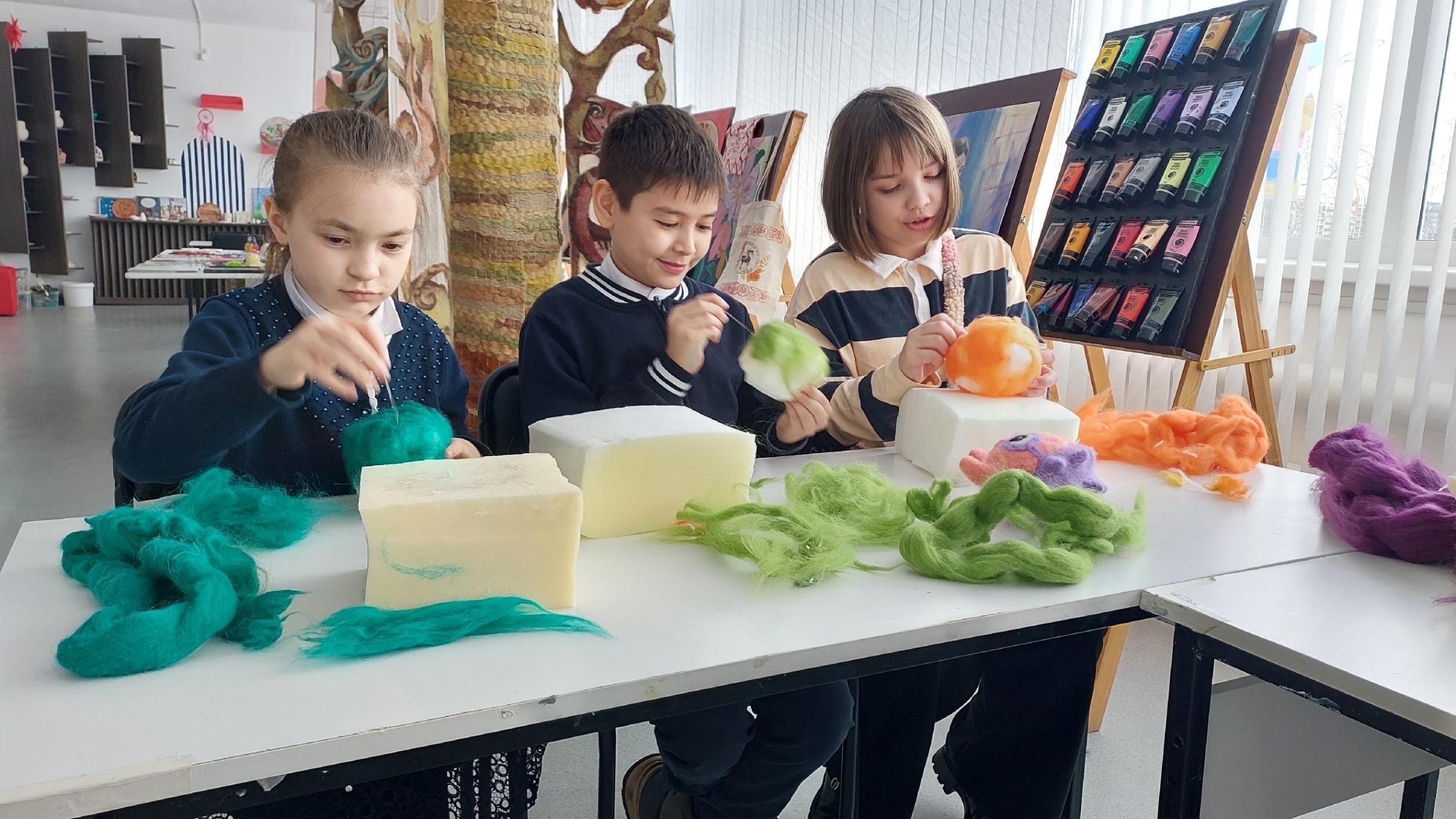 Мастер-класс по сухому валянию войлочной игрушки «Ежик»