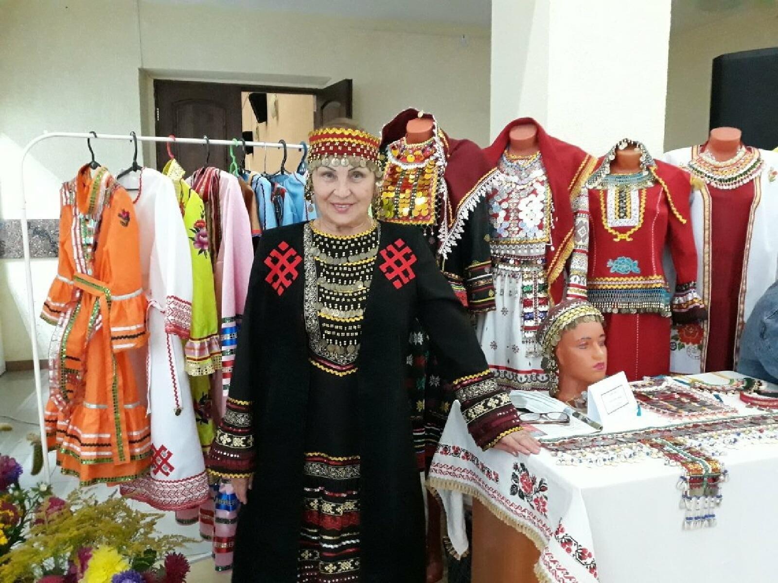 Мастер-классы по шитью национального костюма.