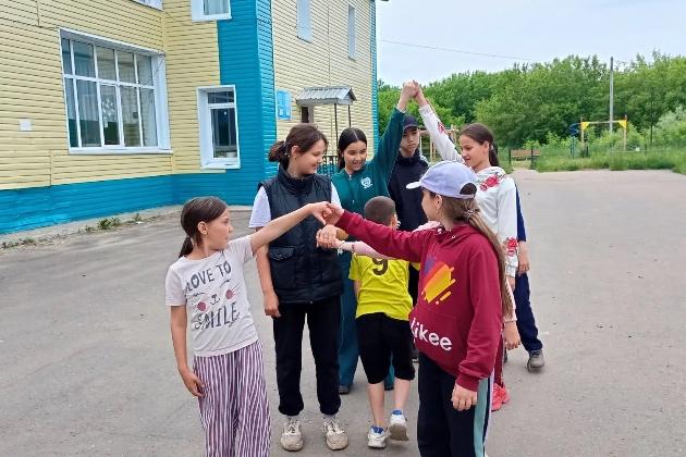 Празднично- игровая программа «Вместе веселее»