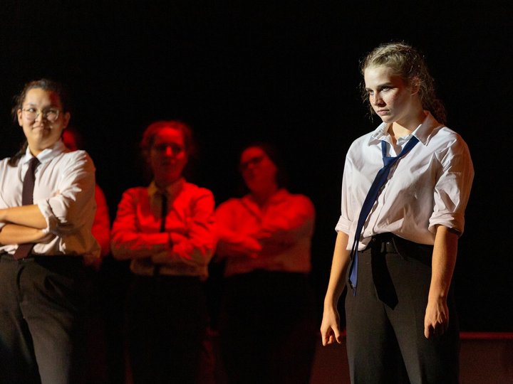 спектакль астрахань. 11. страсти по торчалову тюз астрахань. страсти по торчалову спектакль спектакль. театр акимова уловки дороти дот.