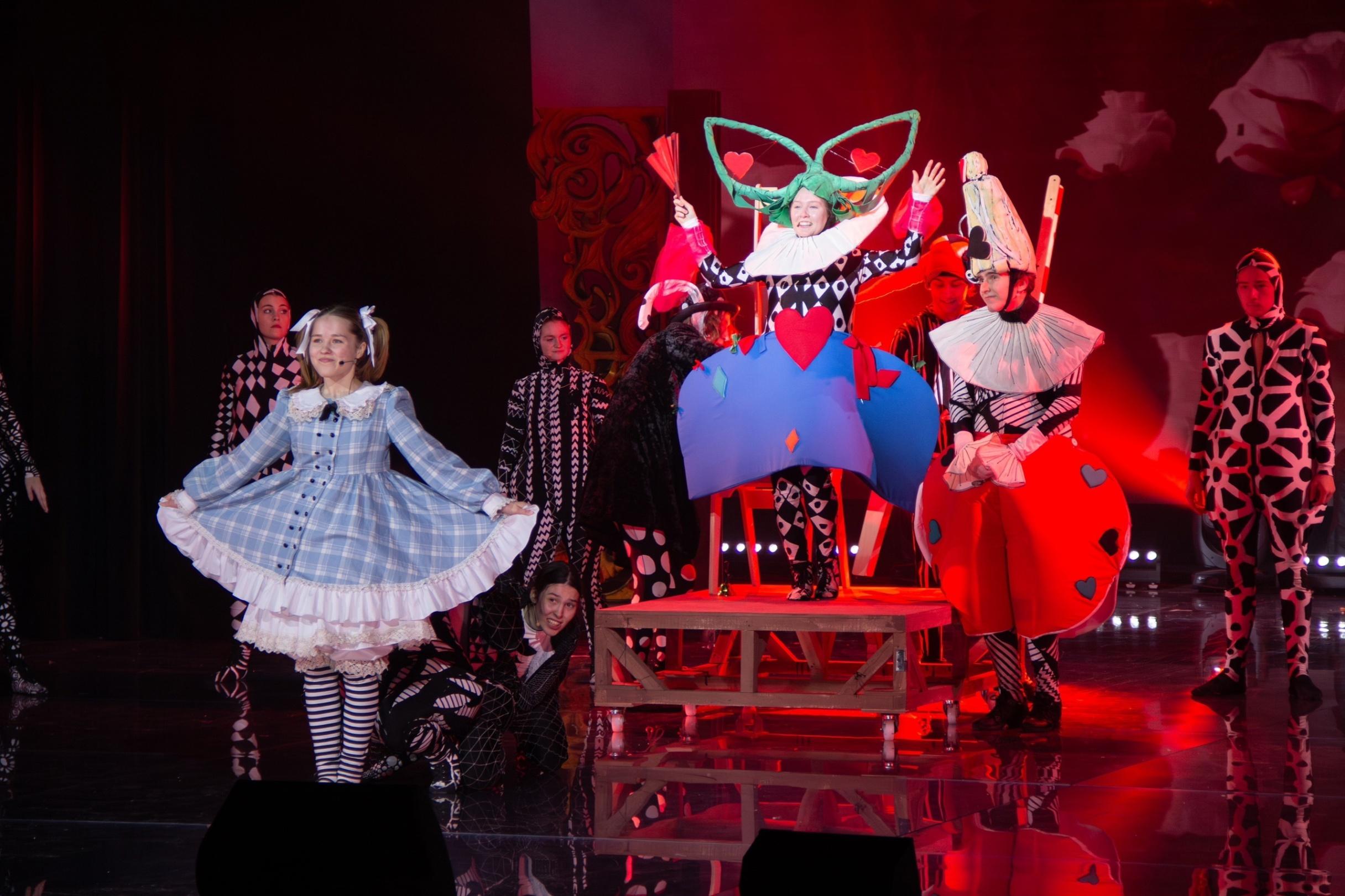 Спектакль «Алиса в Стране чудес»