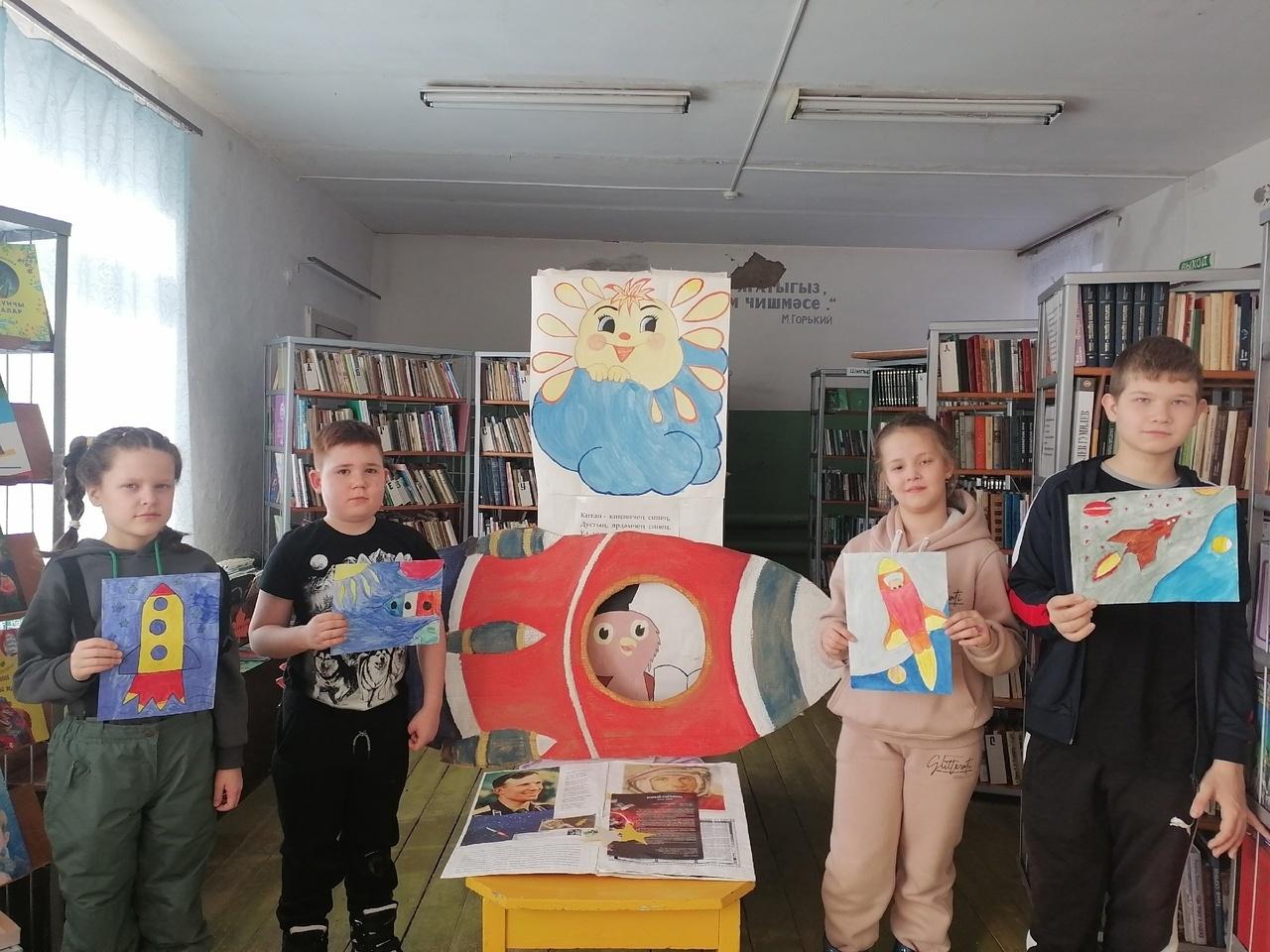 Литературно-игровая программа «Вновь осень крылья расправляет»