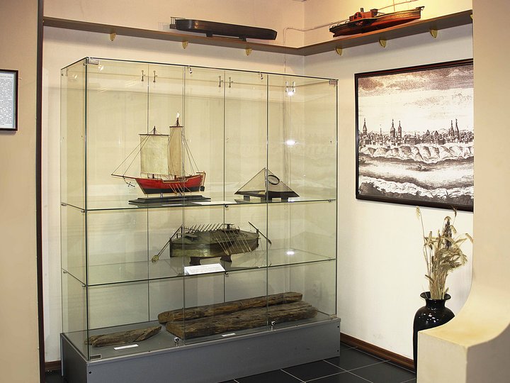 Выставка «Страницы истории судоходства на Оби»