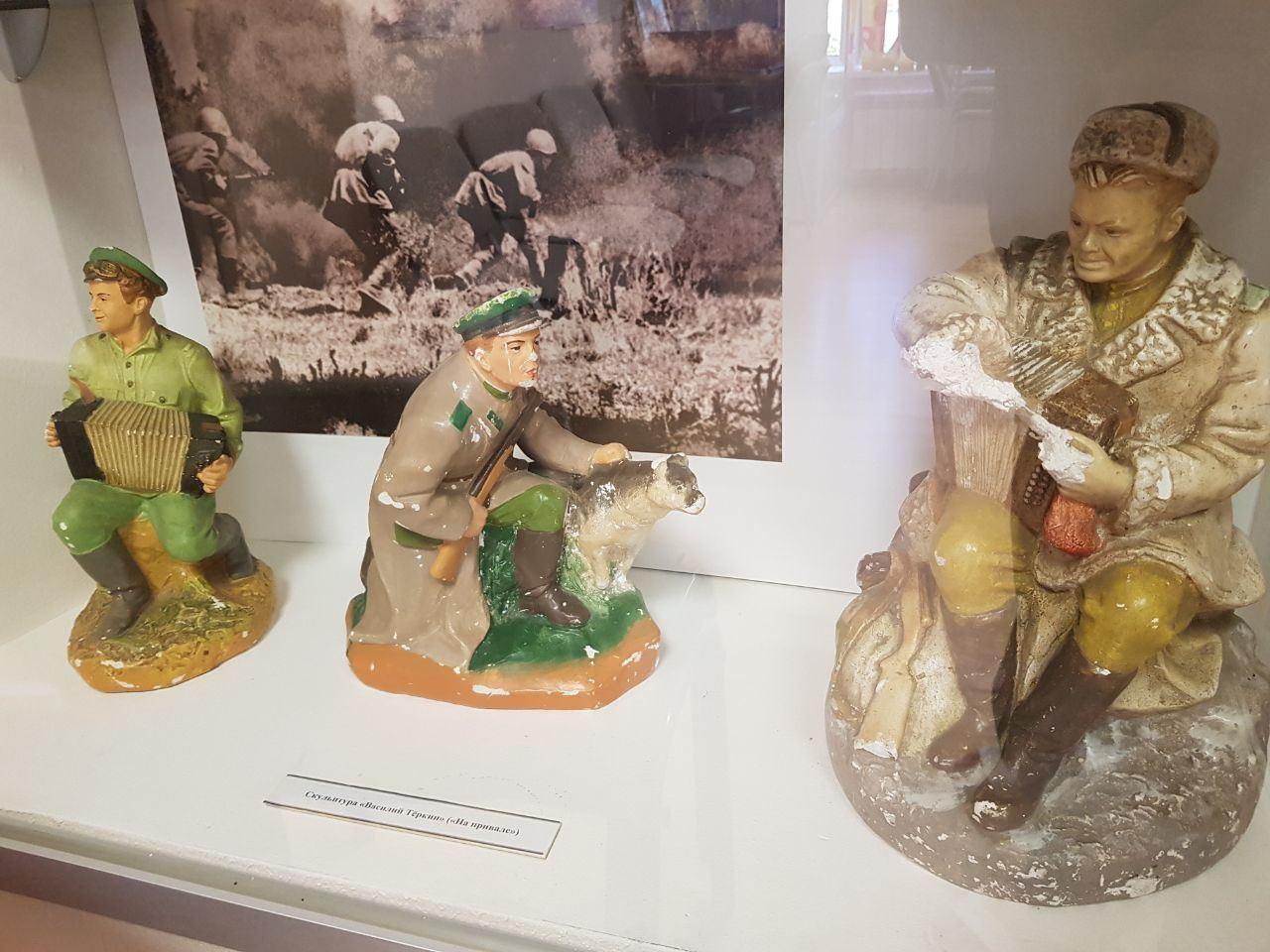 Статуэтки «Василий Тёркин»