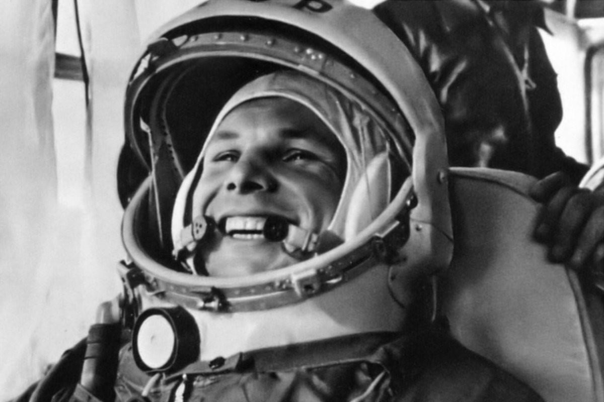 Информационный час «Он был первым»