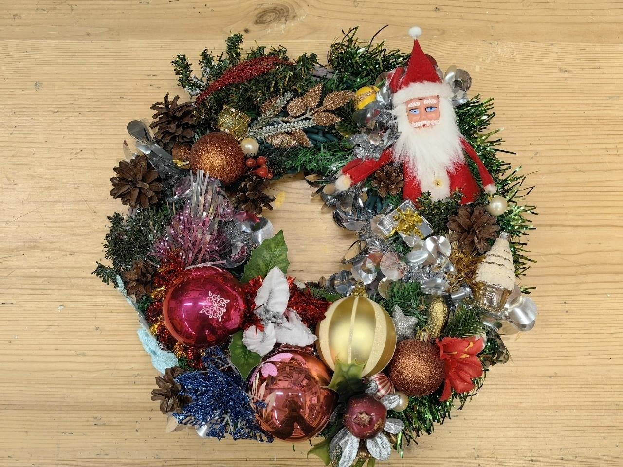 Новогодние подарки. Рождественский венок.