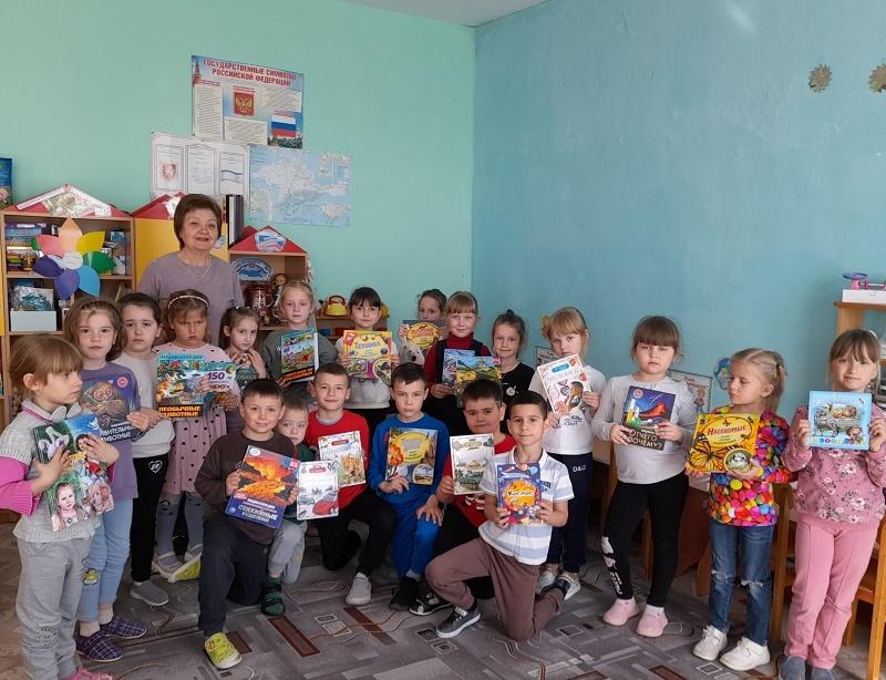 Экскурсия в библиотеку «В гости к книгам!»