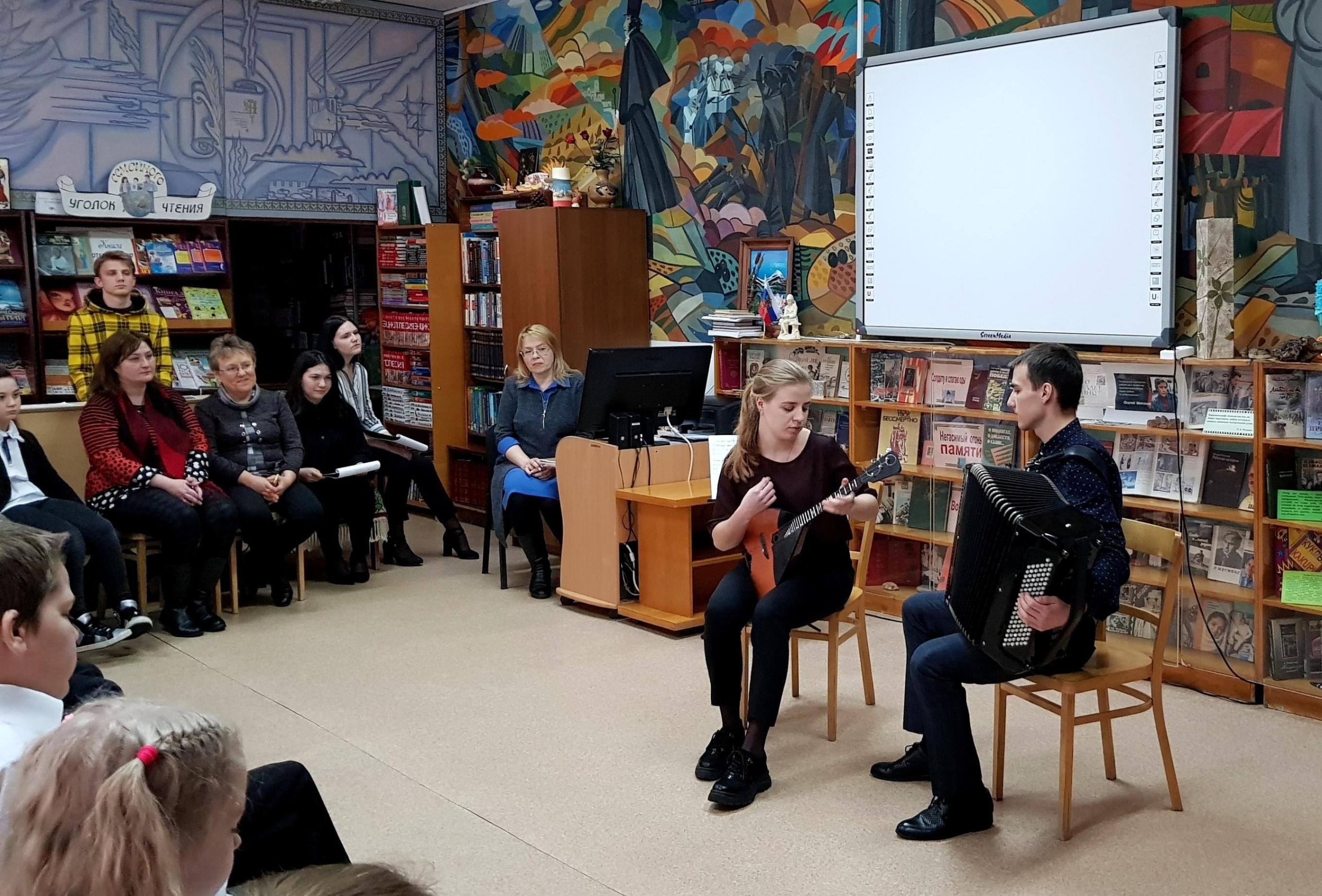 Музыкальная беседа-концерт «Песня – спутник жизни»