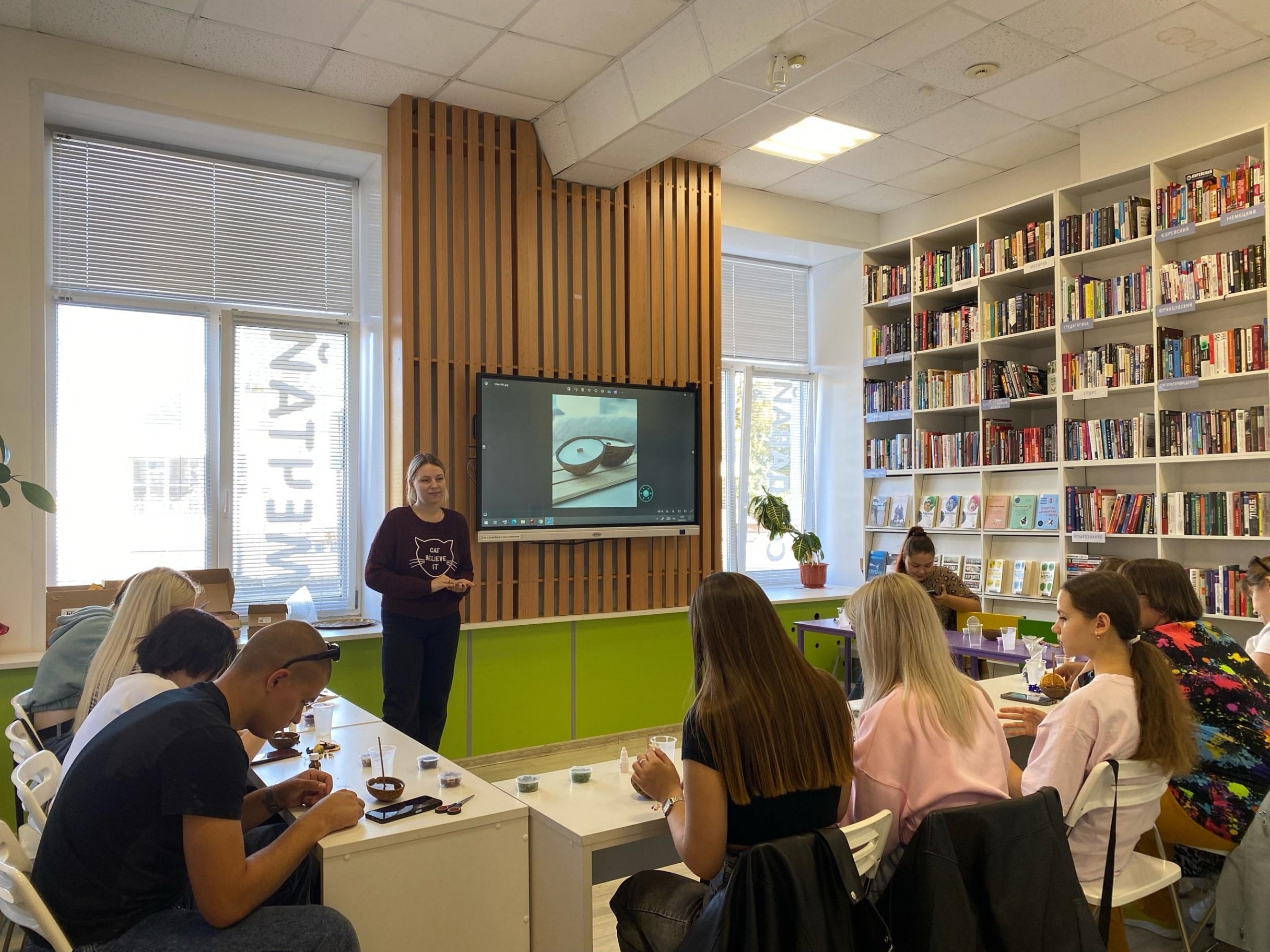 Литературная живопись «Интерьерная картина по мотивам любимых книг»