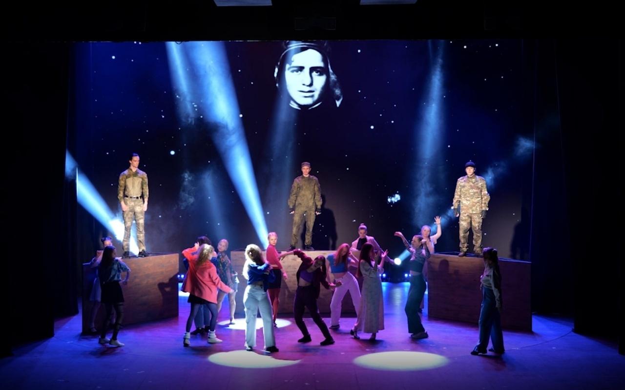 Спектакль «Я весь набальзамирован войною...»