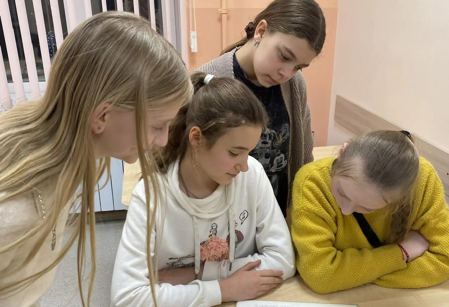 Классный час «Здесь мало услышать, здесь вслушаться нужно»