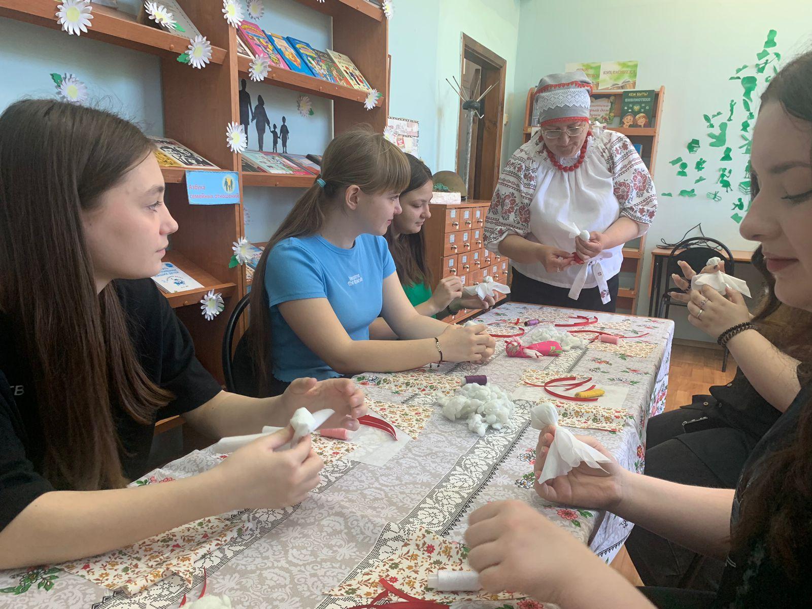 Программа «Родной обычай старины: славянские куклы-обереги»