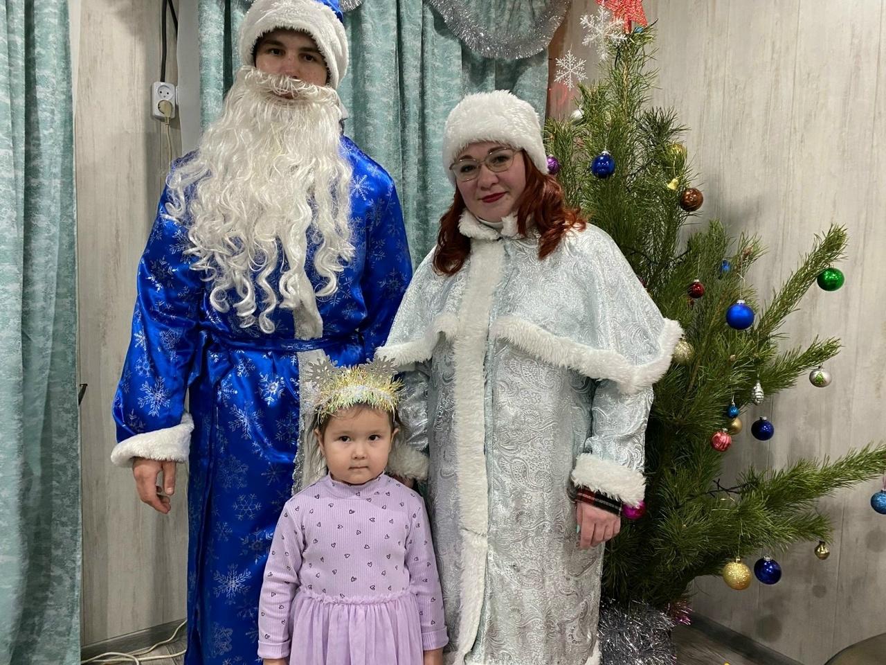 Акция «Дед Мороз и Снегурочка поздравляют малышей села»