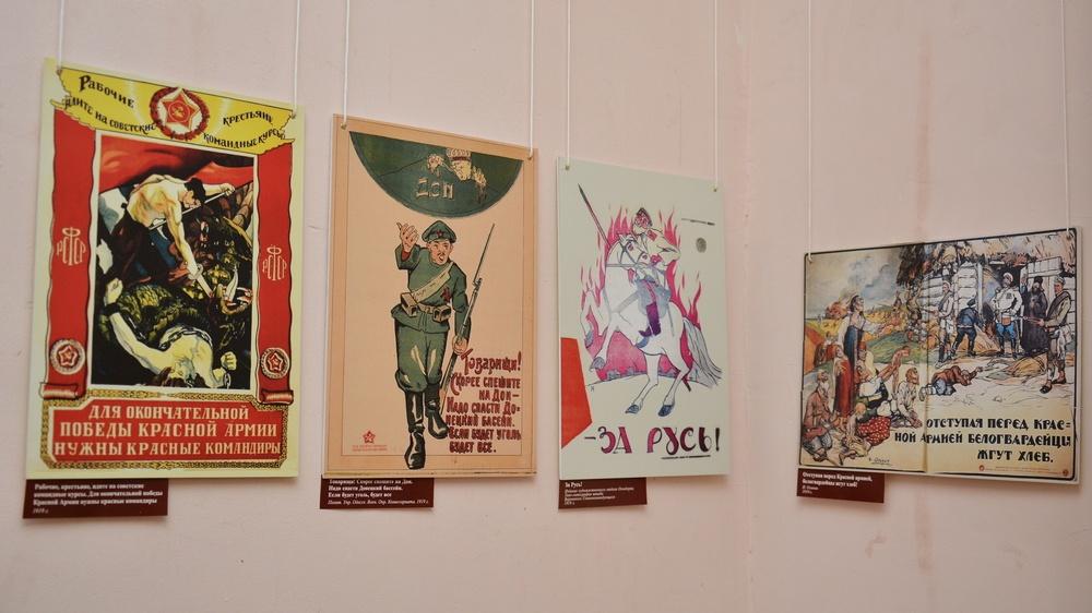 Выставка плакатов «Аллея подвигов»