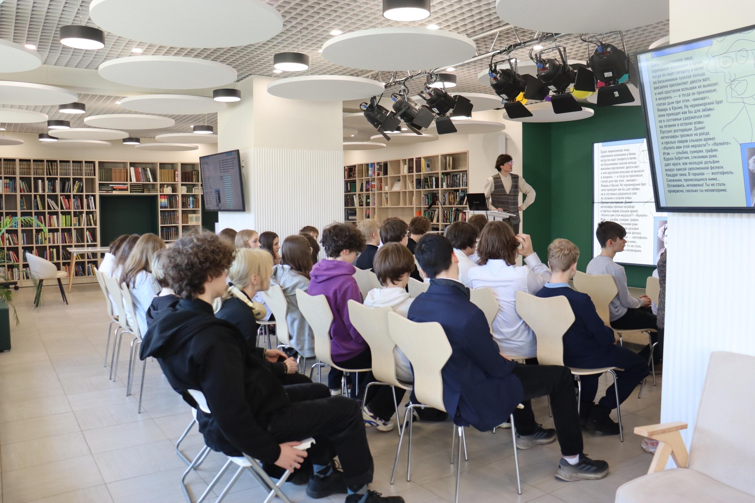 «Щебечет и плещется: как в слове рождаются цвет и музыка» лекция