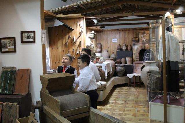 Выставка «Культура и быт крестьян с. Петровского»