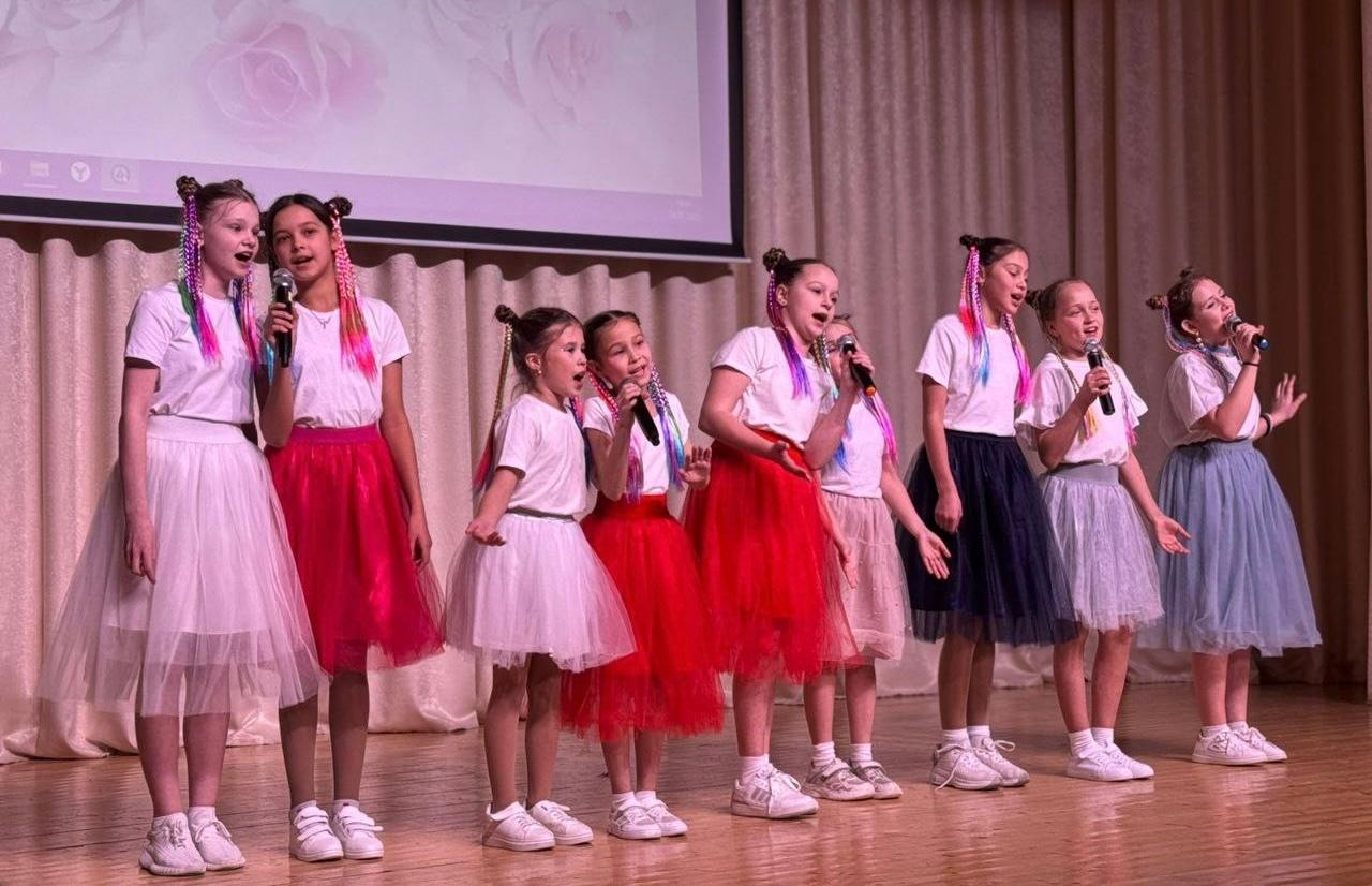 Театрализованный концерт ко дню матери «Пусть всегда будет мама»