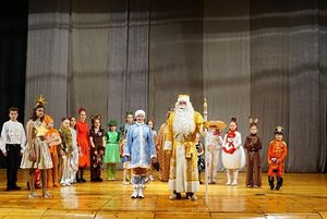 Новогодний спектакль «Новый год под ковром»