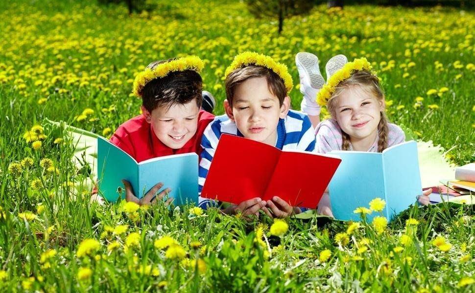 «В дни каникул не скучай, бери книгу и читай»