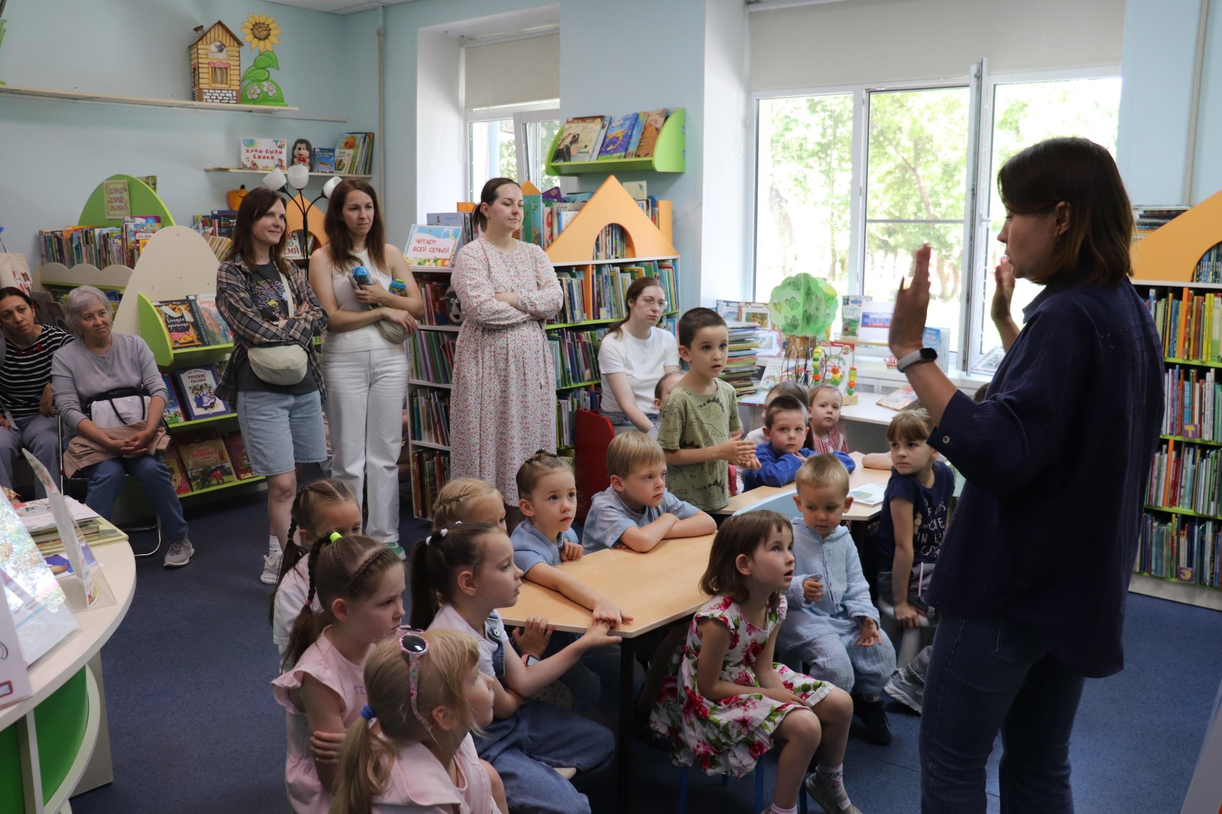 «Летние встречи под деревом сказок»: цикл литературно-творческих занятий