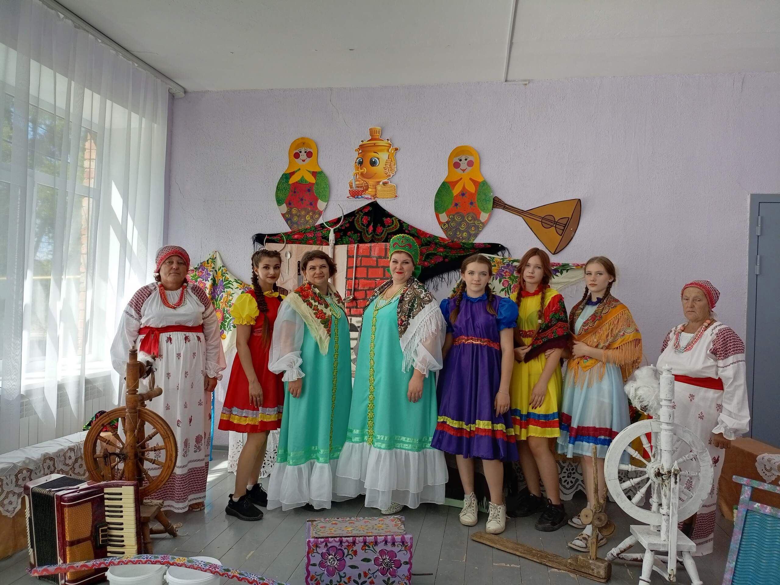 Фольклорно-игровая программа «Что в доме хранится, то все пригодится»
