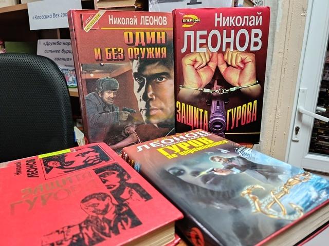 «Мужской почерк» книжная полка