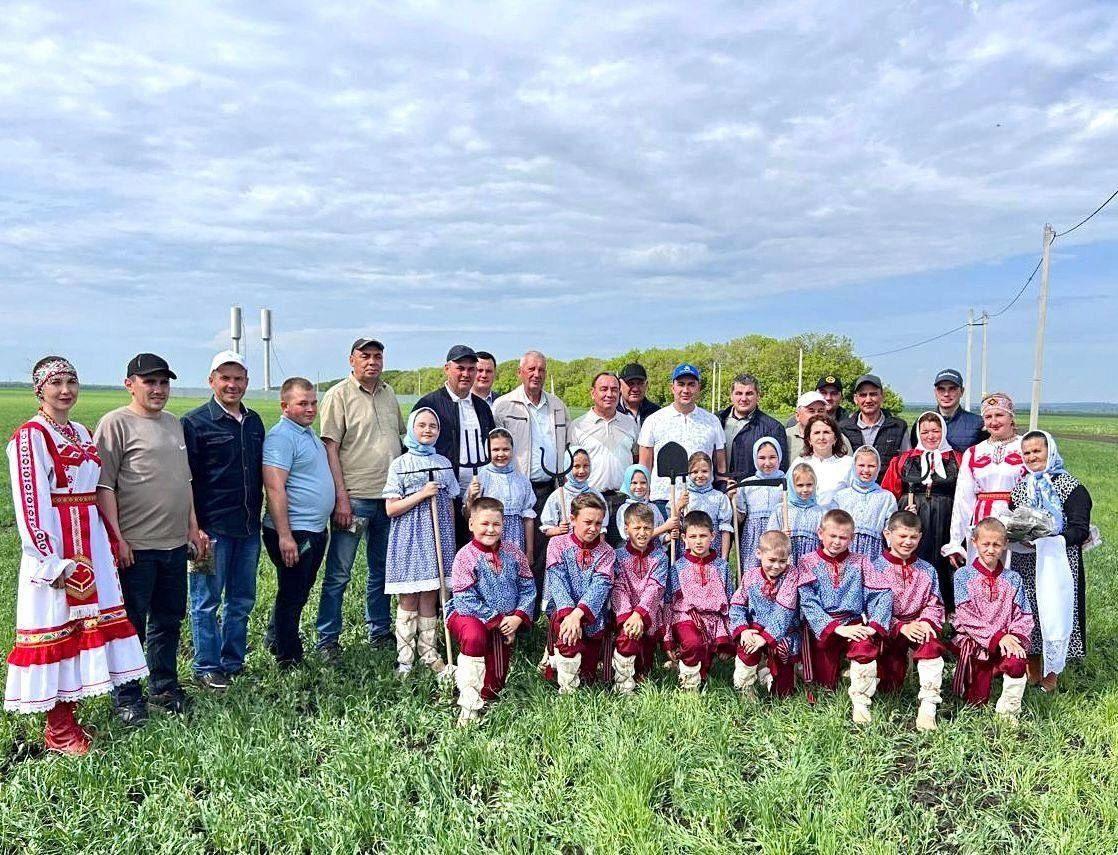 Познавательная программа«Мир,труд,май»