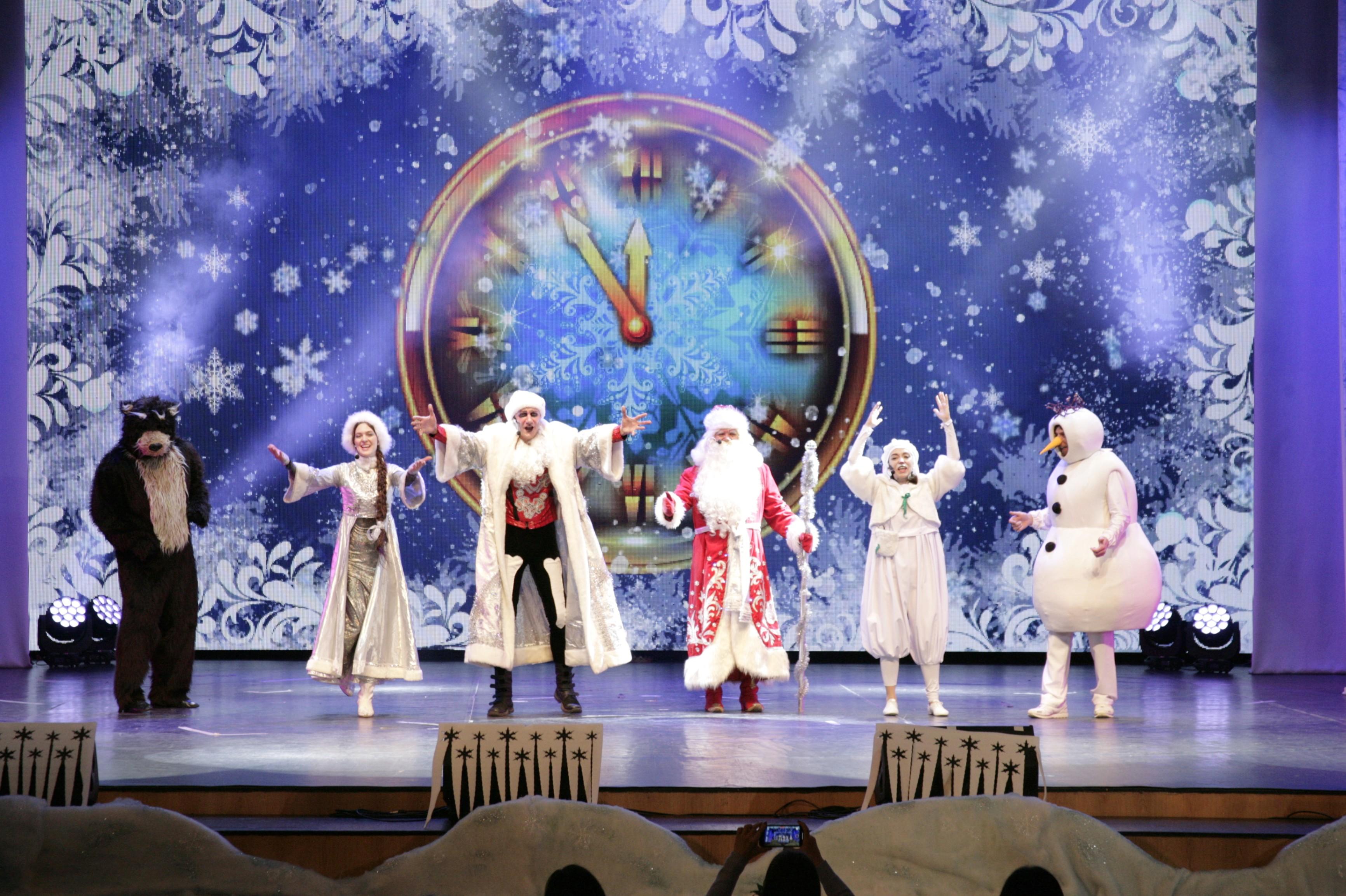 Спектакль «Новогодние приключения Маши и Вити»