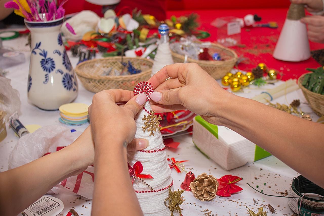 Творческая мастерская «Новый год шагает по планете»