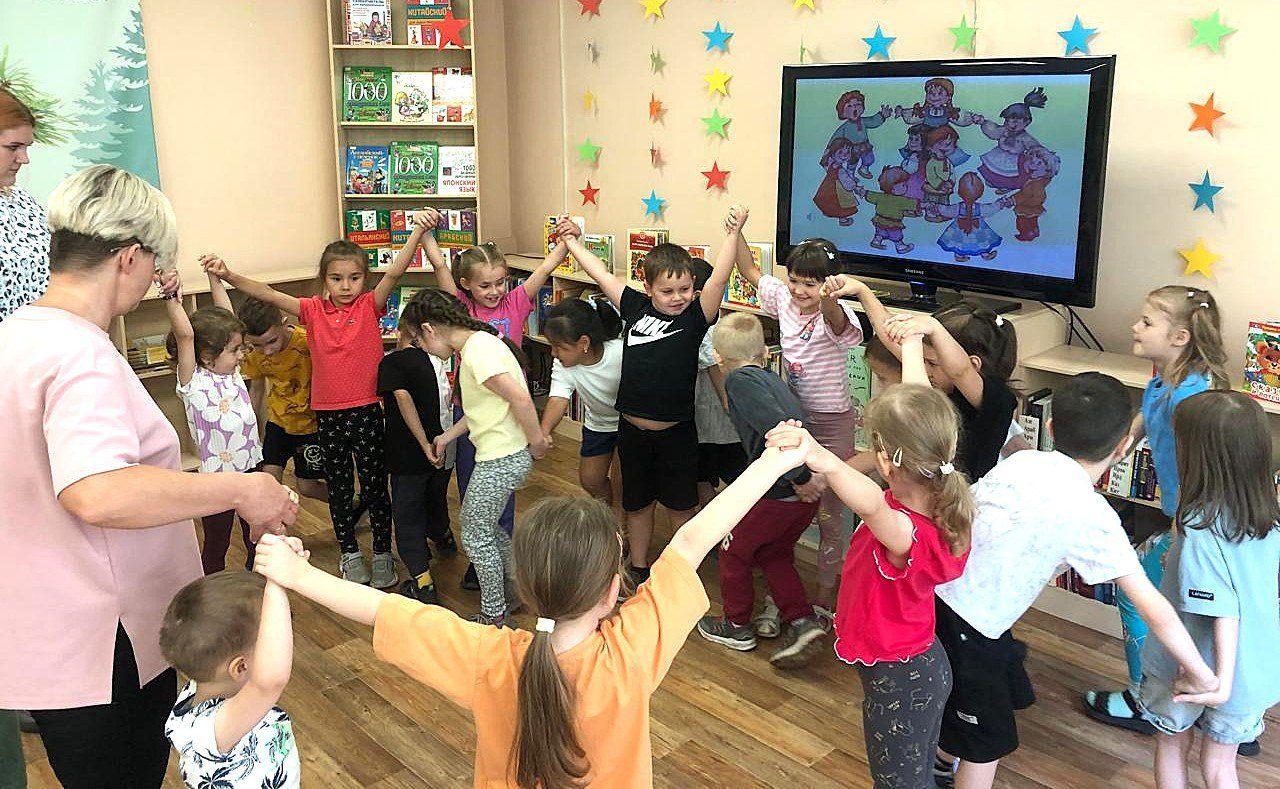 Познавательно-игровая программа «Фольклорная радуга»