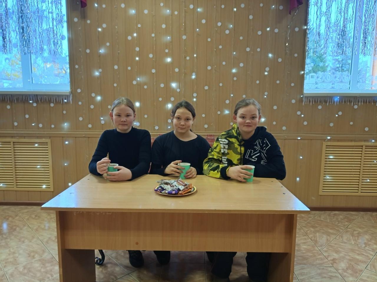 Чаепитие у самовара «Конфетки – бараночки»