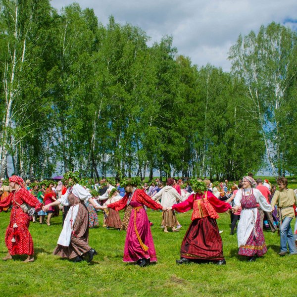 Местная культура. Троица. Троицкие гуляния представление. Гуляния девушек в праздник Троицы. Праздник Троица в 2022.