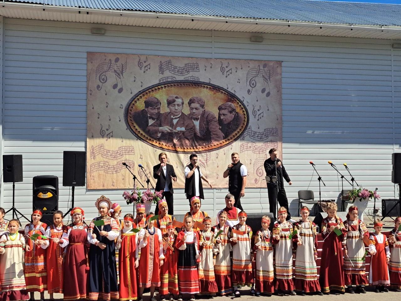 Традиционный праздник песни имени певцов братьев Пироговых