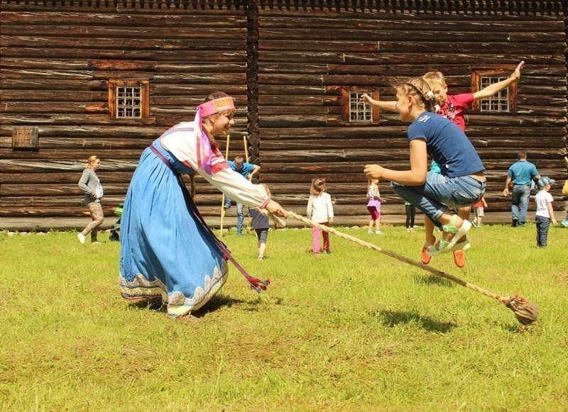 Музыкально-тематическая программа «Старинные семейные традиции»