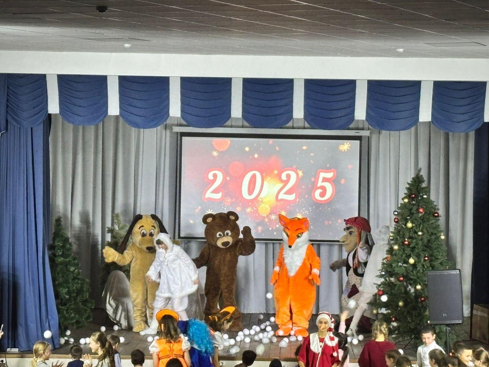 Театрализованное представление для детей «Новогодняя сказка»