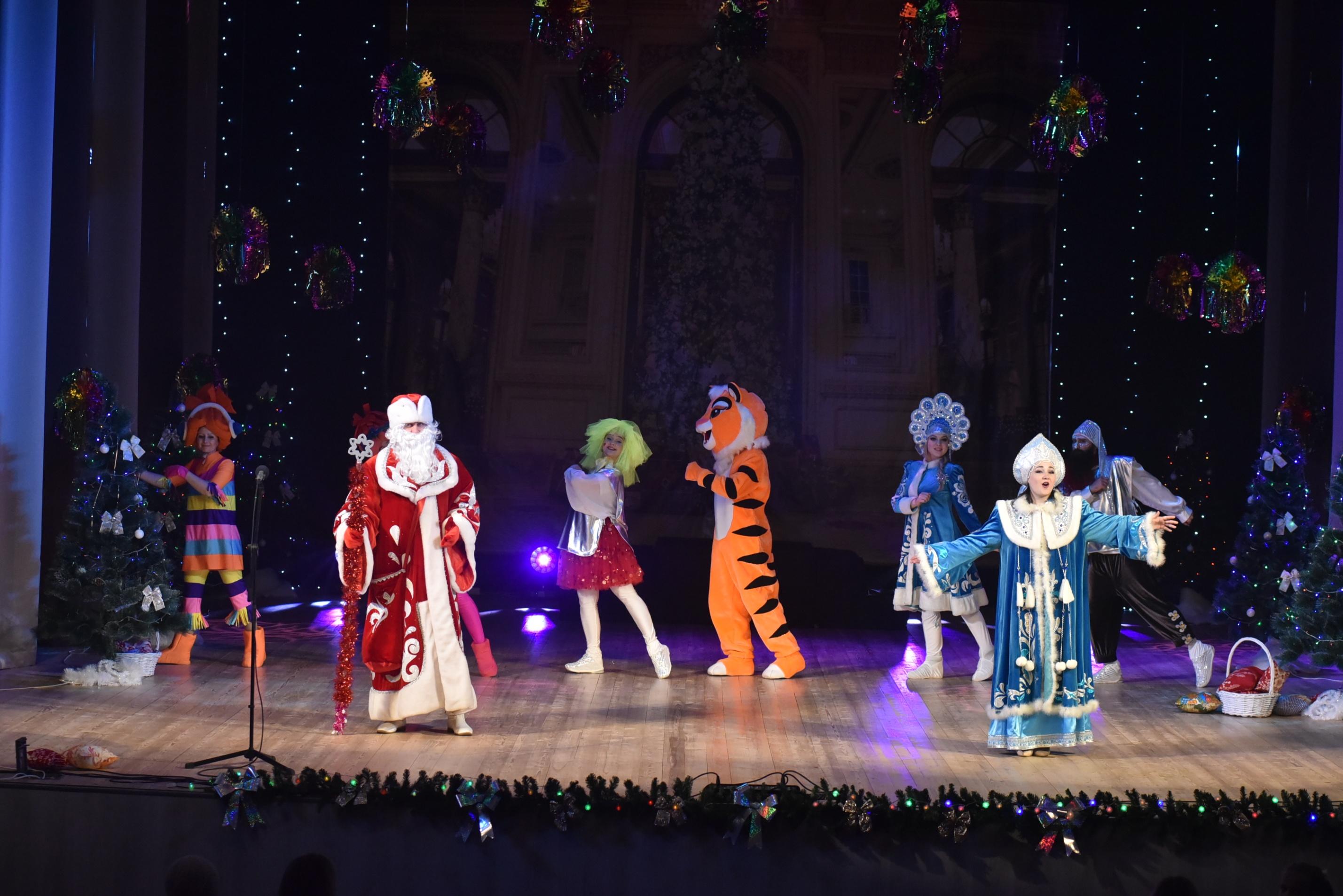 Новогодняя сказка «Дед Мороз и таинственное Зазеркалье»