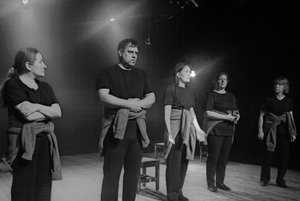 Спектакль «Дожить до мирных дней»