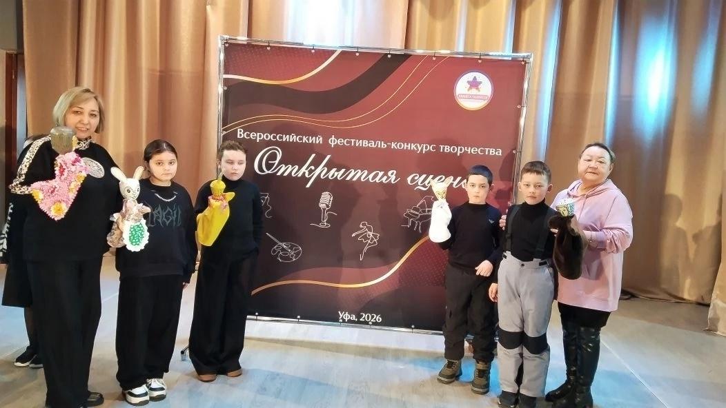 Кукольный спектакль «Главный подарок» ко Дню театра