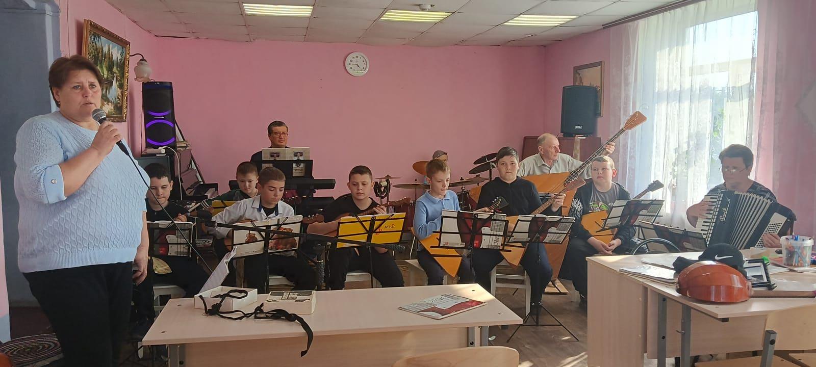 Отчётный концерт младших учащихся.