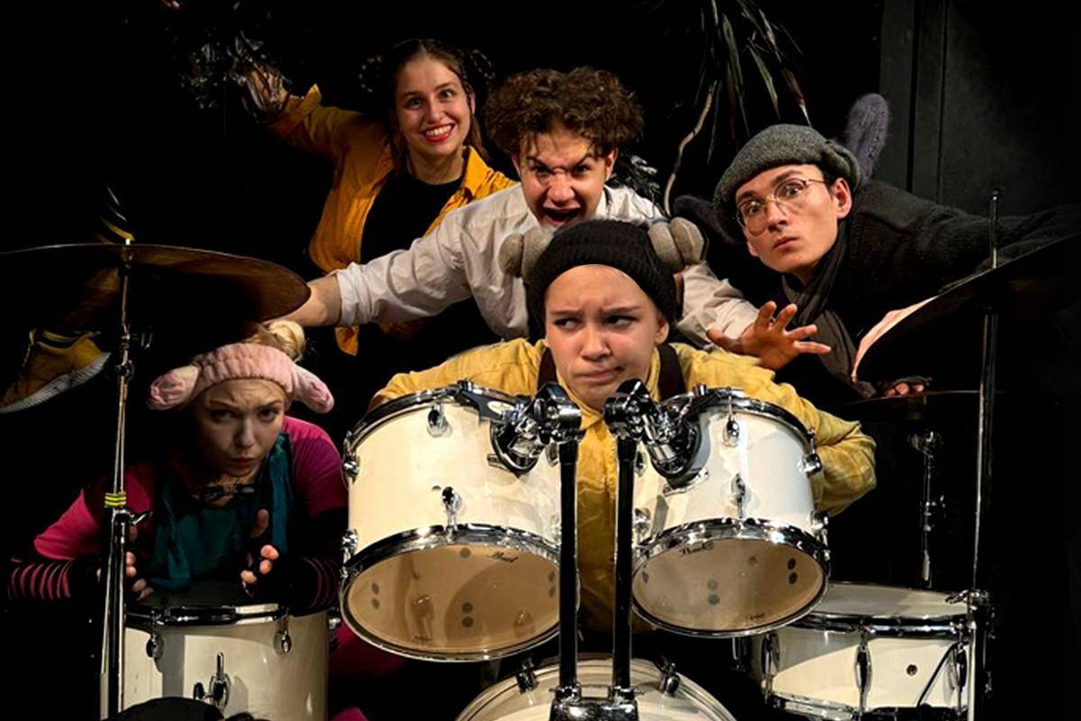 Спектакль «Кто ходит в гости по утрам?»