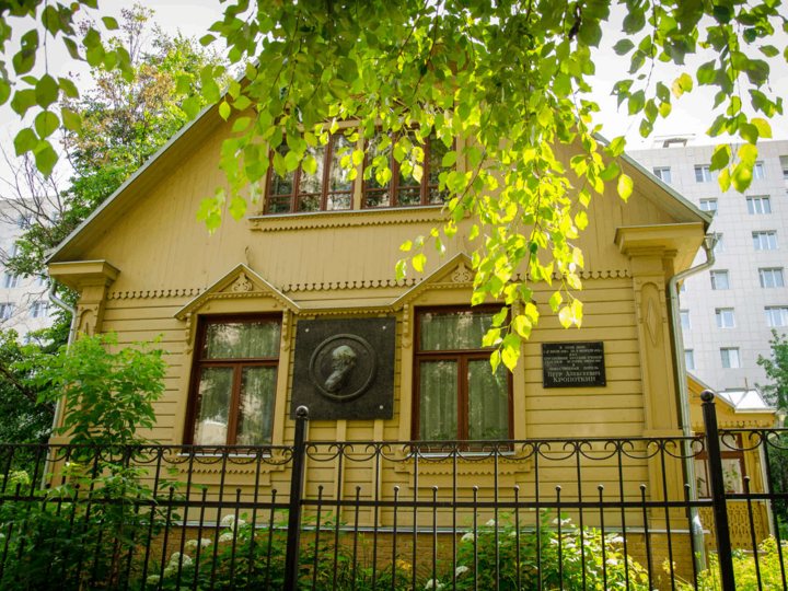 Экспозиция Дома-музея П. А. Кропоткина