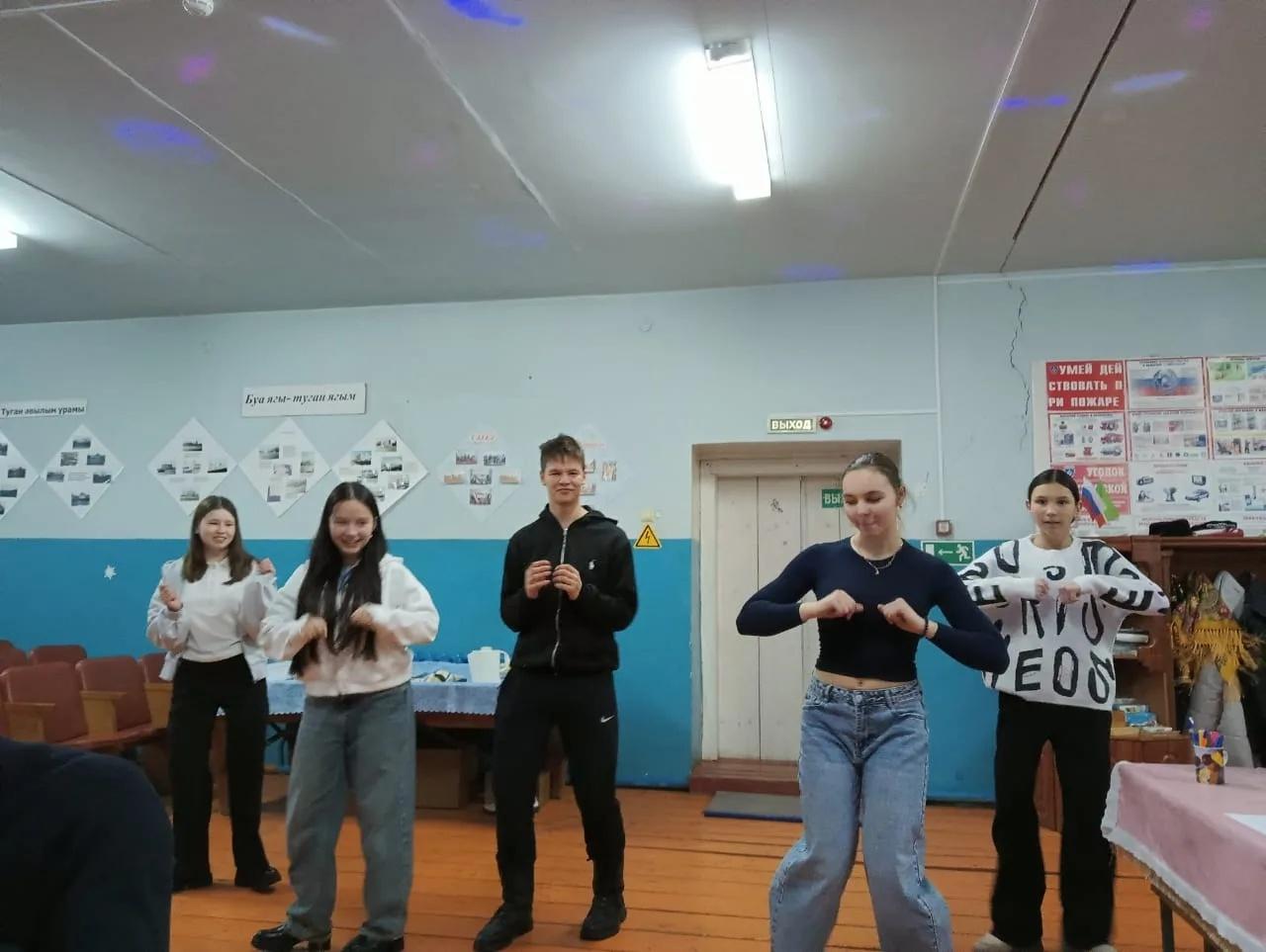«С днем молодежи»