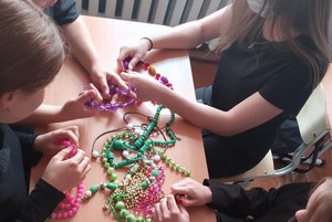 Мастер-класс «Бусы из бумаги»