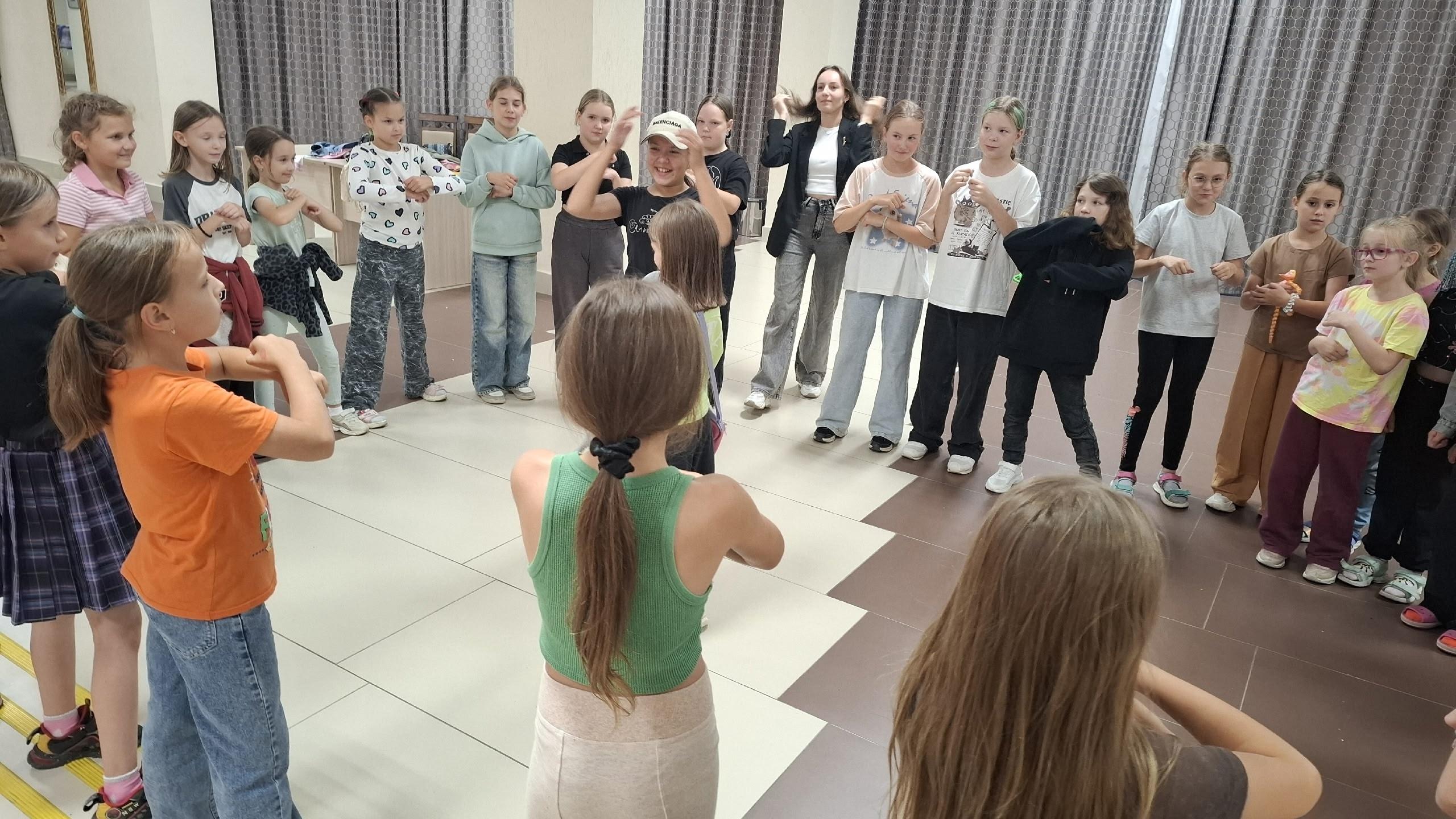 Танцевальный вечер «Тает лед»